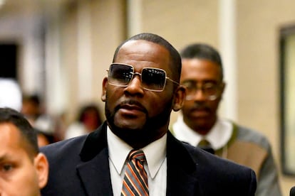 Musician R. Kelly, center, leaves the Daley Center after a hearing in his child support case on May 8, 2019, in Chicago.