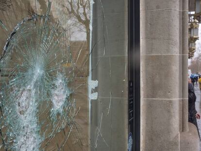 Comercios del Passeig de Gràcia de Barcelona tras los disturbios nocturnos de los últimos días por el encarcelamiento de rapero Pablo Hasel