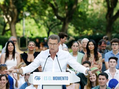 El candidato del PP a la presidencia del Gobierno, Alberto Núñez Feijóo, el lunes durante un acto electoral en Barcelona.