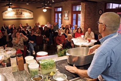 El el New Orleans School of Cooking enseñan la cocina local y hacen degustaciones.