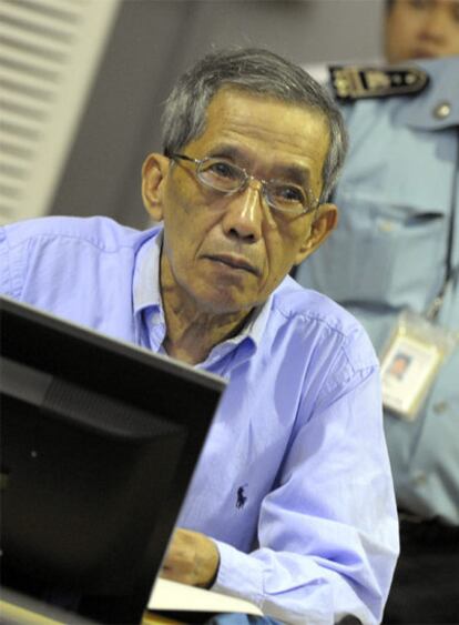 Duch, jefe de la S-11, en el juicio contra cinco reos de crímenes de lesa humanidad en Camboya.