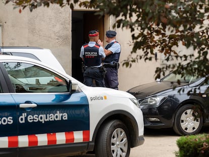 Agentes de los Mossos d' Esquadra en Camdevànol (Girona) en una foto de archivo.