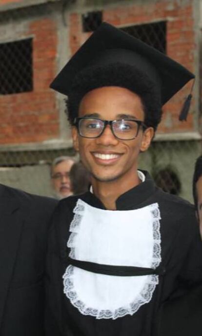 João, durante a formatura no ensino médio.