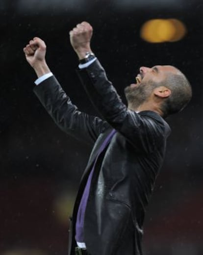 Pep Guardiola festeja un gol del Barcelona en el Camp Nou