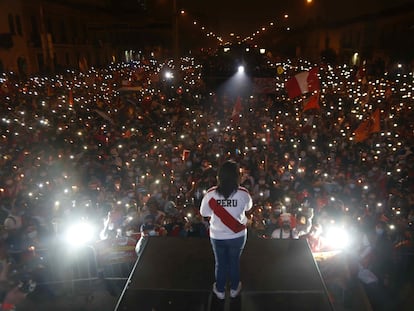 Keiko Fujimori durante una nueva manifestación de sus seguidores en Lima (Perú) el domingo 26 de junio, para denunciar, sin pruebas, que hubo "fraude" en las elecciones presidenciales.