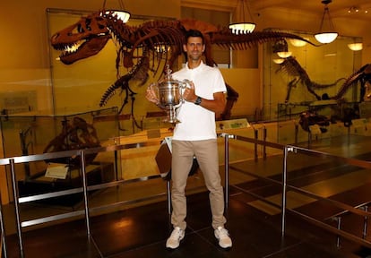 Djokovic posa en el Museo Americano de Historia Natural, ayer en Nueva York.