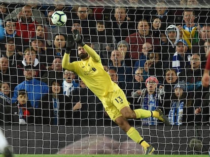 Alisson Becker, contra el Huddersfield en la Premier.