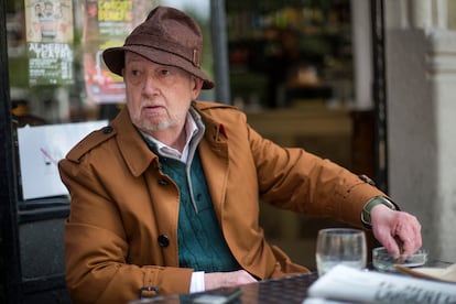 Joan de Sagarra, cronista de Barcelona, en el Bar L'Olle, en una imagen de archivo.