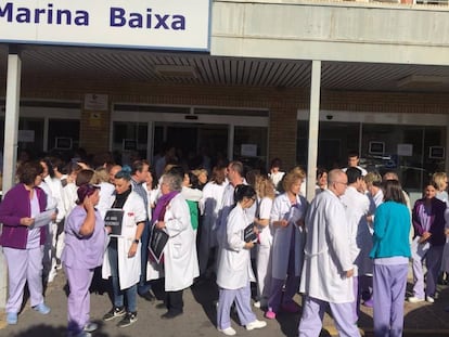 Concentración el Hospital de Vila Joiosa contra la agresión sexual a una trabajadora.