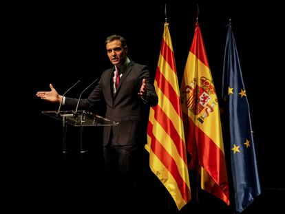 El presidente del Gobierno, Pedro Sánchez, pronuncia en el Teatre del Liceu de Barcelona la conferencia 'Reencuentro: un proyecto de futuro para toda España', este lunes.