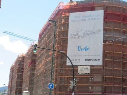 Viviendas en construcción en Bilbao, el pasado abril