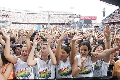 Con una producción que ronda los tres millones de euros, se trata de un repaso histórico por las mejores canciones del pop español, enmarcado en un escenario "futurista", según los organizadores, que han colocado pantallas de última generación y cortinas de proyección.  Entre los artistas participantes en el concierto, para el que trabajarán más de 1.000 personas, figuran Amaral, Ana Torroja, Jarabe de Palo, Juanes, Revólver, Marta Sánchez, Manolo García, Luz, David Bisbal, El Sueño de Morfeo, Estopa, La Unión, Luis y Santiago Auserón, Mikel Erentxun, Miguel Ríos, Miguel Bosé, Melendi (en la foto), Hombres G y Alex Ubago.