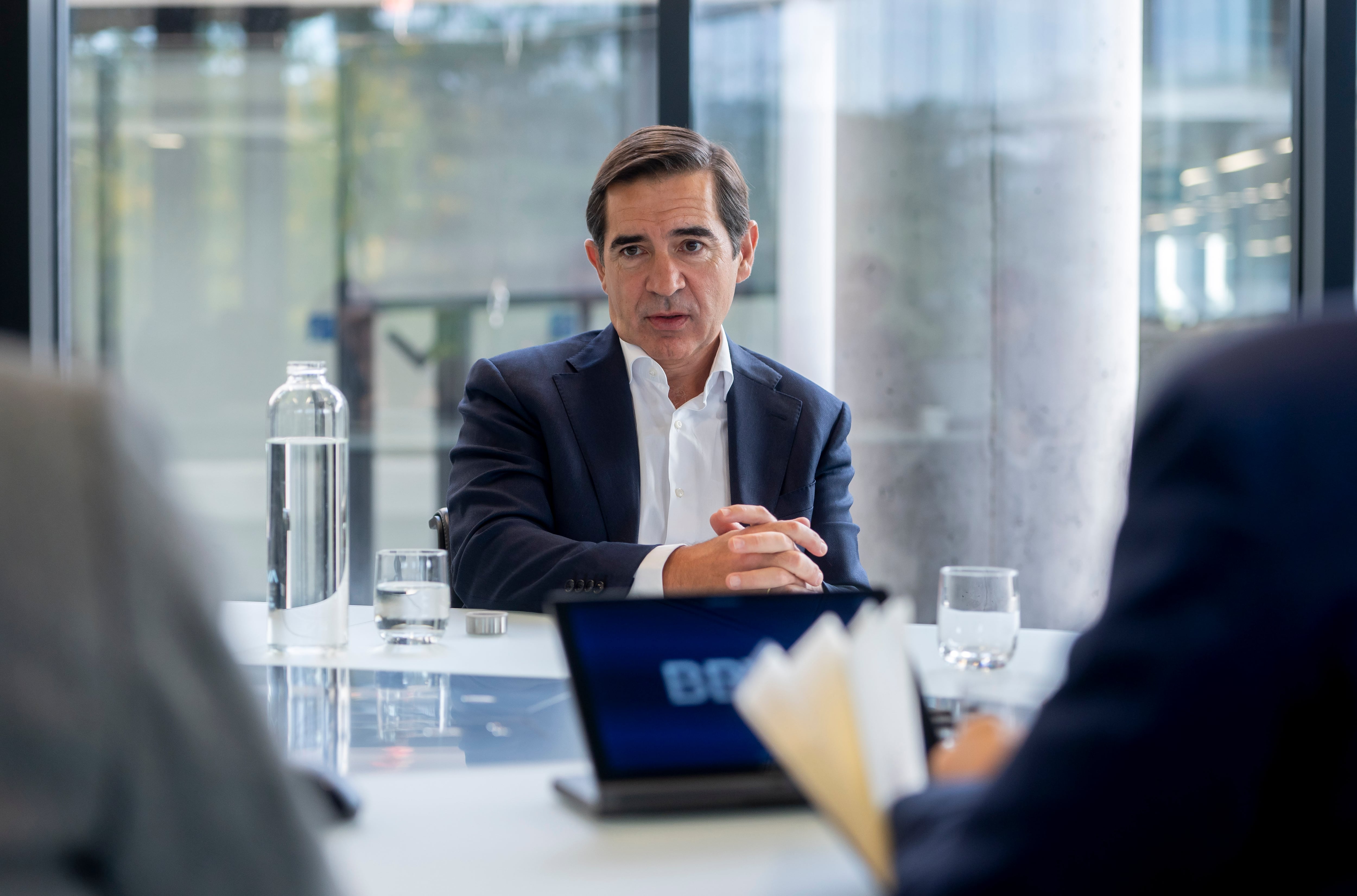 El BBVA vende su filial en Rumanía al banco austriaco Raiffeisen por 591 millones de euros