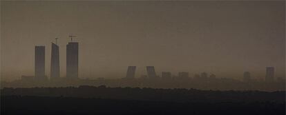 Imagen del <i>sky line</i> de Madrid tomada hoy.