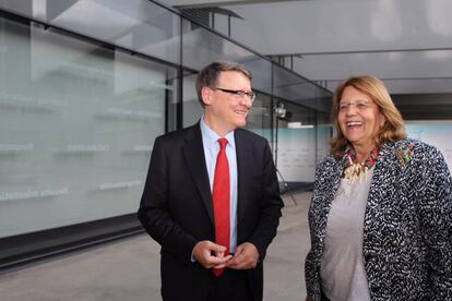 Jordi Sevilla, exministro de Administraciones Públicas, y Elvira Rodríguez, presidenta de Tragsa.