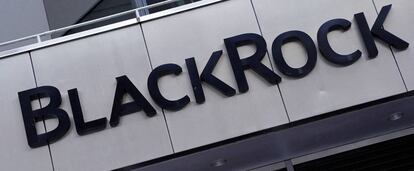 El logotipo de BlackRock, en la sede de su cuartel general, en Nueva York.