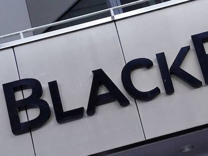 El logotipo de BlackRock, en la sede de su cuartel general, en Nueva York.