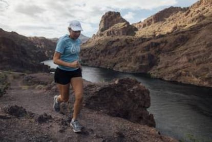 Mina Guli corre a lo largo del río Colorado, el pasado 24 de marzo.