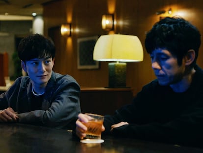 Masaki Okada y Hidetoshi Nishijima, en una escena de 'Drive My Car'.