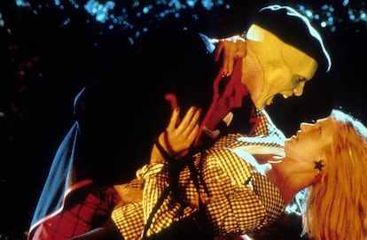 Jim Carrey y Cameron Díaz, en una escena de la película 'La máscara' (1994).