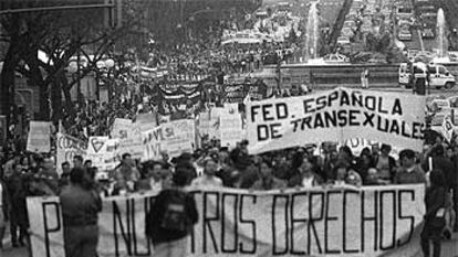 Manifestación de transexuales en Madrid, en el marco del Día del Orgullo Gay de 1997.