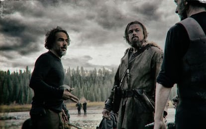 González Iñárritu y DiCaprio en el rodaje en Calgary de 'The Revenant'.