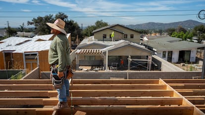 El temor al ICE frena la reconstrucción de zonas devastadas por los incendios en California