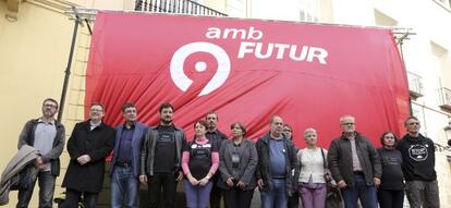 Dirigentes de los partidos de la oposici&oacute;n, sindicatos y organizaciones sociales en el aniversario del cierre de RTVV.
