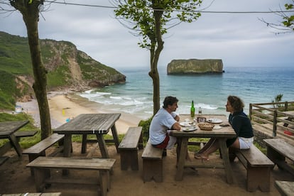 El chiringuito de la playa de Andrín, en Llanes.