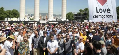 Puigdemont amb la plana major de l'acte.