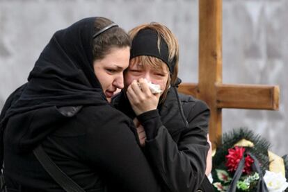 Funerales por los fallecidos en los ataques suicidas perpetrados el pasado lunes en el metro de Moscú