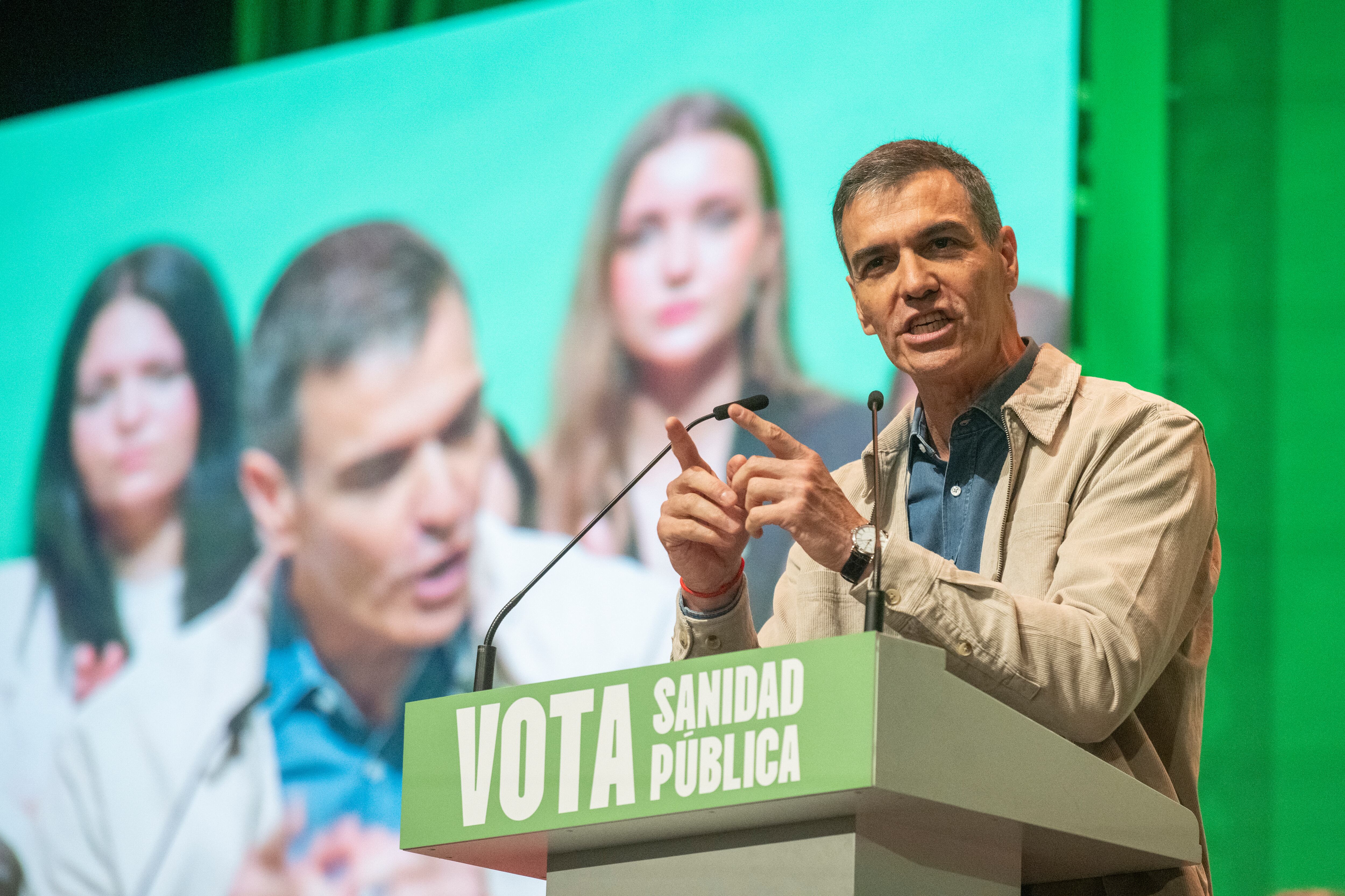 Pedro Sánchez, este domingo en el Palacio de Exposiciones y Congresos de La Línea de la Concepción. 