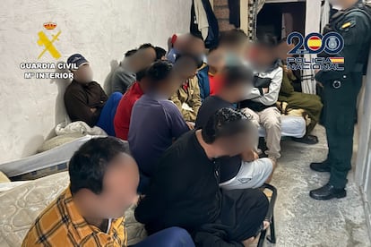 Algunas de las víctimas liberadas en la operación contra la trata y explotación laboral en fincas agrícolas de cinco comunidades autónomas.