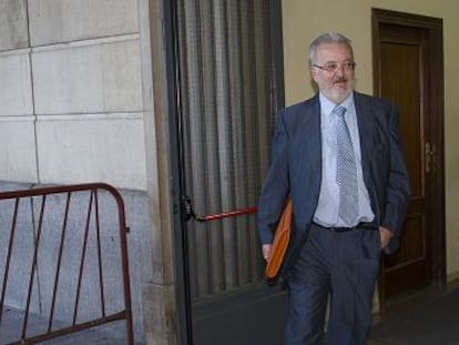 El exconsejero de Empleo Antonio Fernández, en los juzgados sevillanos el pasado octubre.