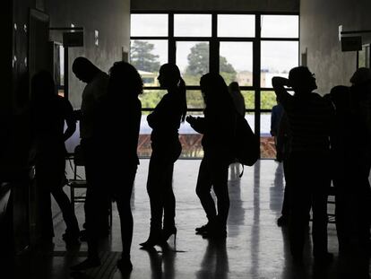 Fila de eleitores em um colégio eleitoral em São Paulo, no dia 2 de outubro.