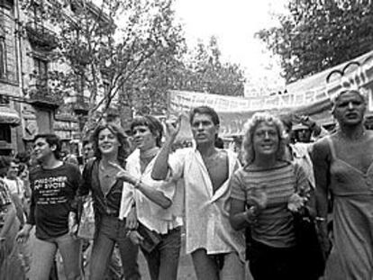 Cabecera de la manifestación del Orgullo Homosexual en Barcelona, el 26 de junio de 1977.