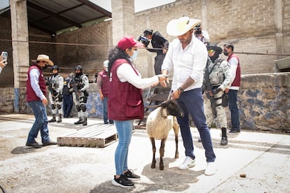 La red de extorsión operaba en 14 municipios, entre ellos dos populares destinos turísticos: Valle de Bravo e Ixtapan de la Sal.