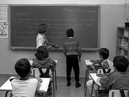 Estudiantes en una clase de historia en una <i>ikastola</i> de Vizcaya.