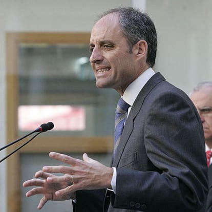 Francisco Camps, ayer, durante un acto público en La Vall d'Uixó (Castellón).