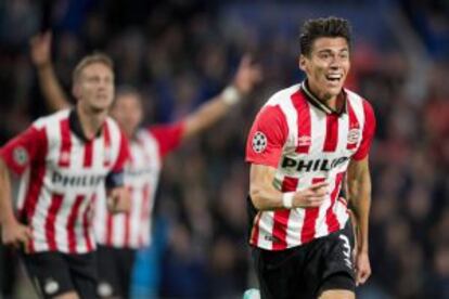 Héctor Moreno celebra su gol.