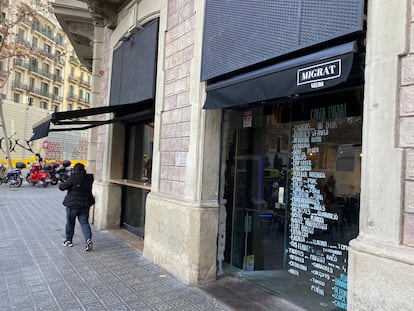 La façana del restaurant Migrat, al carrer Diputació de Barcelona.