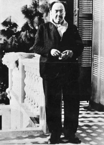 Antonio Machado on the terrace of his home in Rocafort.