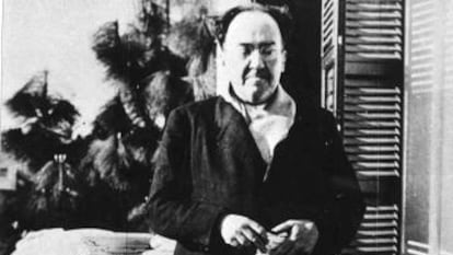 Antonio Machado, en la terraza de Villa Amparo, casa en la localidad valenciana de Rocafort.