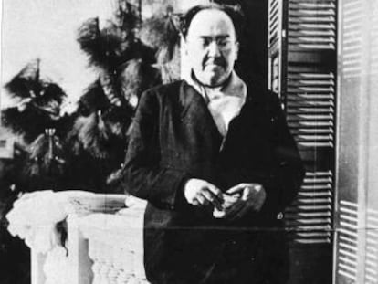 Antonio Machado on the terrace of his home in Rocafort.
