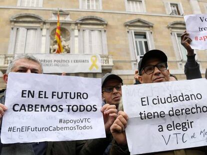 Conductores de VTC se manifiestan este martes ante la Generalitat.