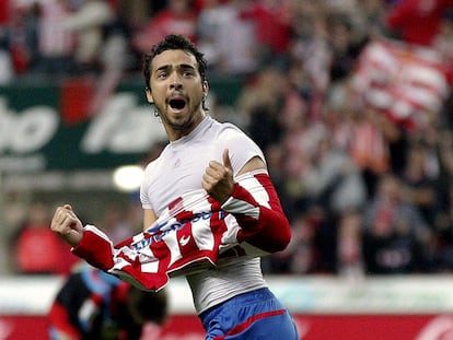 De las Cuevas celebra su gol.