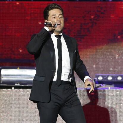 “David Bustamante muere en un accidente de tráfico” fueron algunos de los titulares que circularon por la Red. Al cantante no le sentó nada bien esta noticia falsa y sus seguidores llegaron a crear el ‘hashtag’ #ÁnimoBustamante, que se acabó convirtiendo en ‘trending topic’. El cántabro se limitó a escribir en Twitter “muy buenas familia… sin comentarios… ¡os quiero!”.