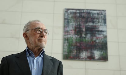Gerhard Richter, junto a una de sus obras el pasado septiembre en Berlín.