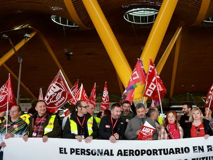 Trabajadores del 'handling' de Iberia en una protesta, el 23 de octubre, contra el reparto de licencias por parte de Aena.