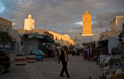 Los minaretes de las mezquitas de Bay y Maalakh, en el centro de Cairuán.